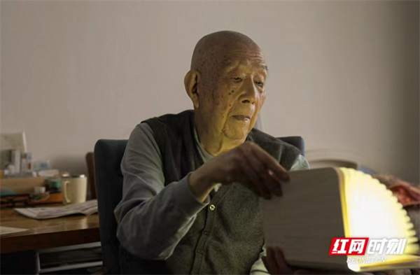 锺叔河_副本1.png 锺叔河_副本1.png